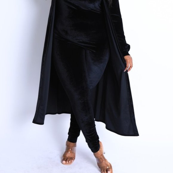 Beautiful  strapless jumpsuit with matching Cardigan Jacket.  - Picture 5 of 7